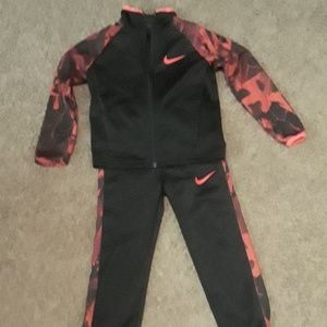 Nike jogger set boys size 4
